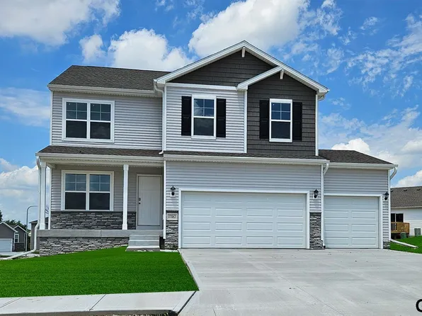 17062 Young St, Bennington, NE 68007