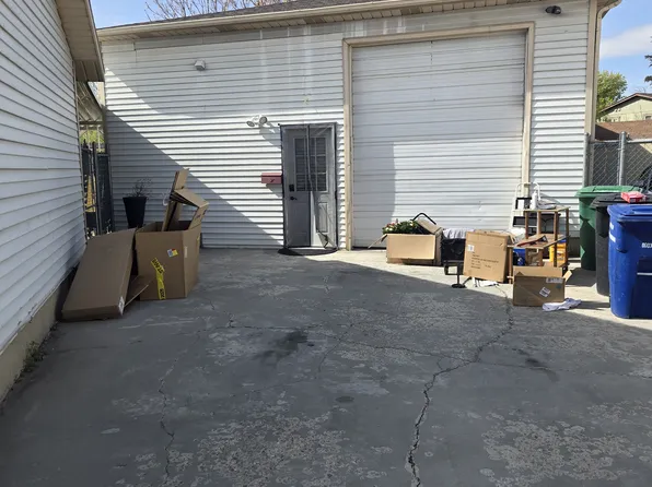 1945 W Singing Wood Ct, West Jordan, UT 84084