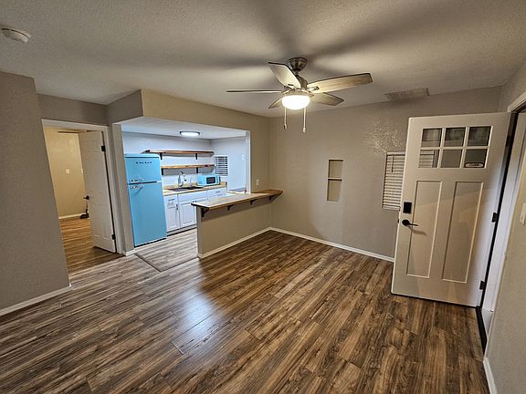 2nd image of 890 E Ash St #2