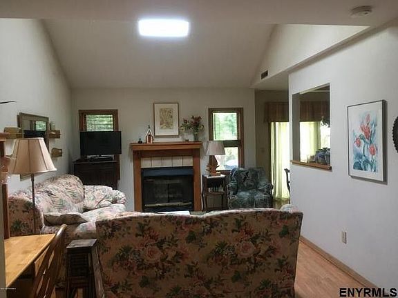 5th image of 11 Old Mill Ln
