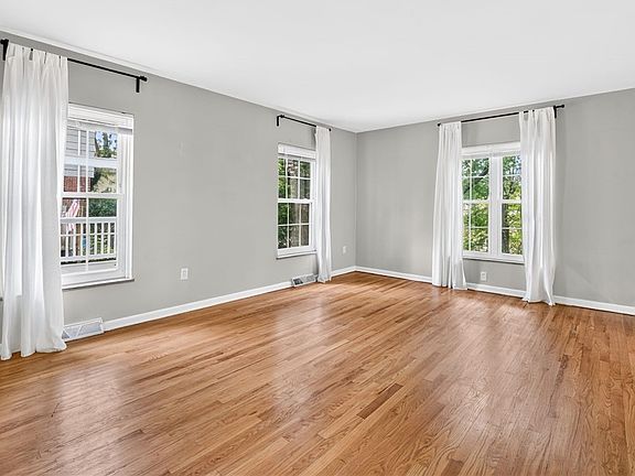 4th image of 21030-21040 Detroit Rd