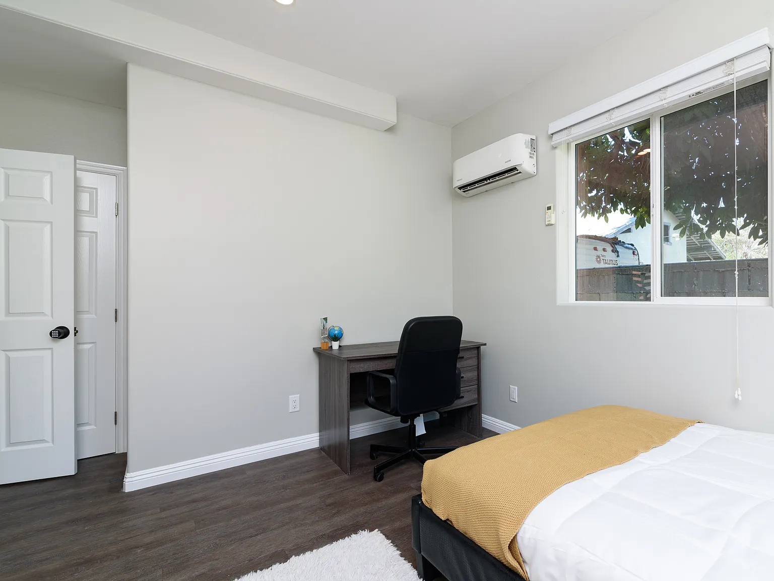 4 bed, 2995 sqft, $925 — Photo 2