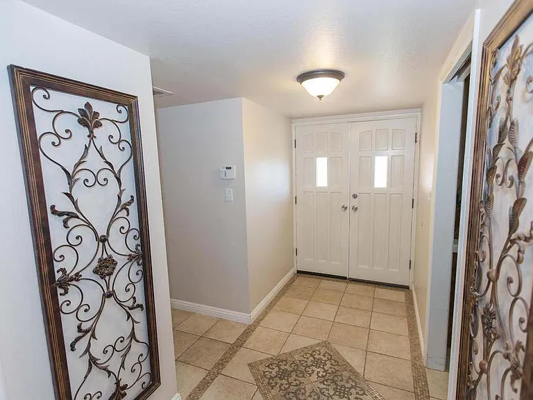 1022 E Menlo Ave — Photo 13