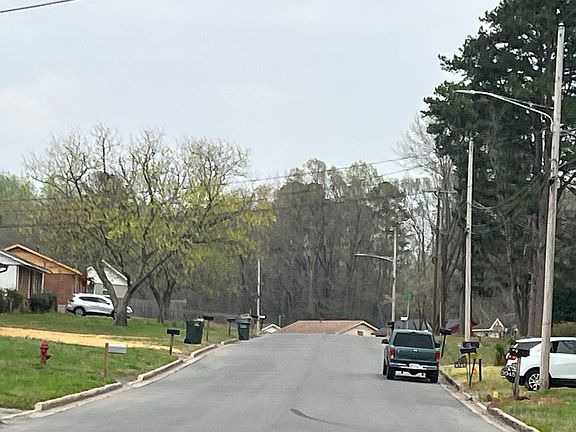 4th image of 3051 Crawford Ave