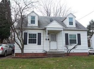 2204 Green Rd, Cleveland, OH 44121