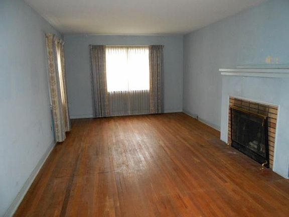 2nd image of 1110 Oakmont Ave