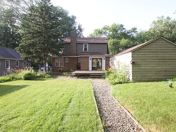 5th image of 210 E Oak Grove Ave