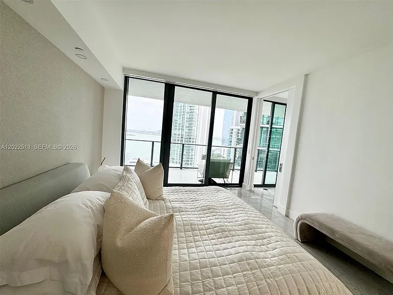 650 NE 32nd St #1901 — Photo 26