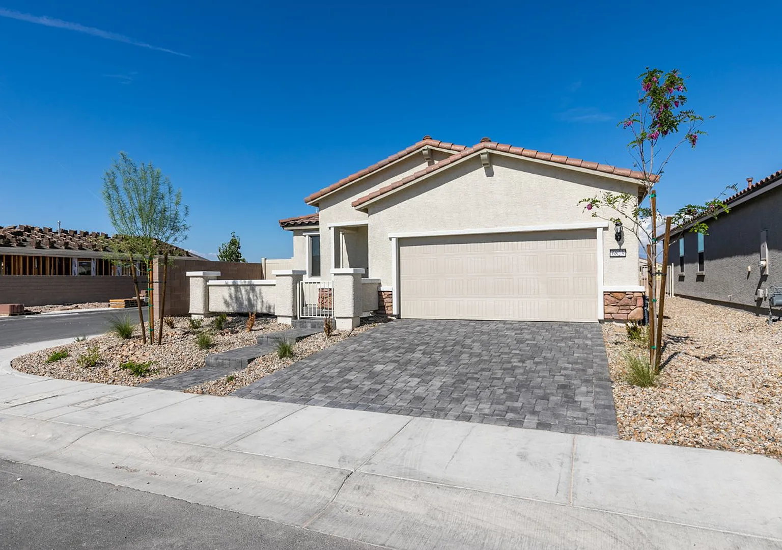 Gorgeous Single Story With Many Upgrades*3 Bedrooms*Den! — Photo 4
