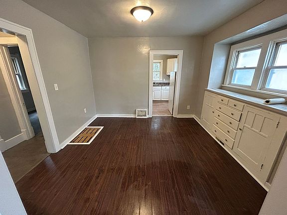 3rd image of 1811 Loxley Rd