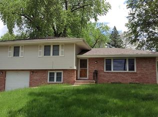 3923 74th St, Urbandale, IA 50322