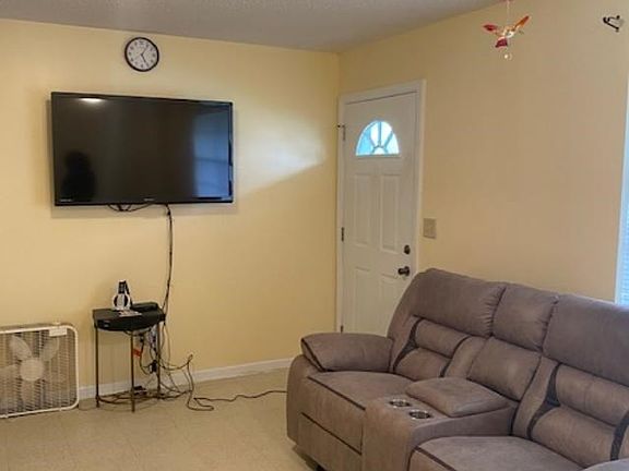 2nd image of 252 Maple St