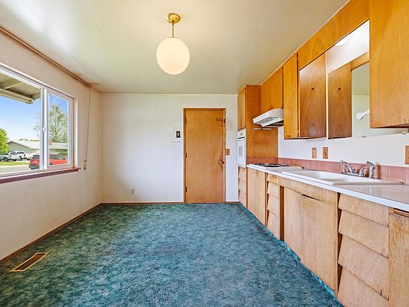 5th image of 1431 Agnes St