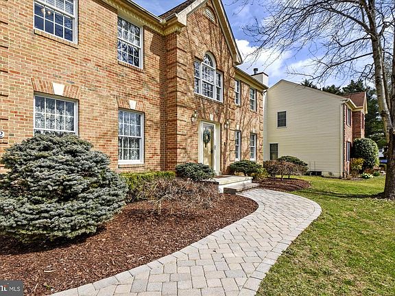 2nd image of 1002 Summer Hill Dr
