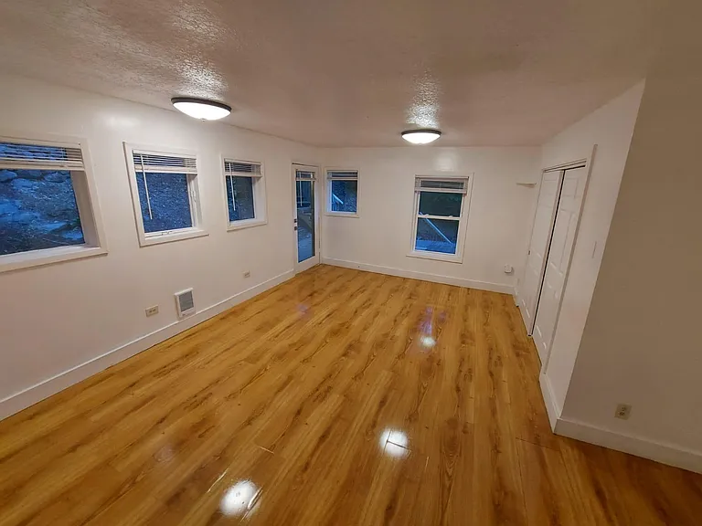 2985 W Burnside Rd — Photo 18