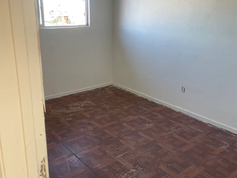 21281 Park Ave — Photo 12