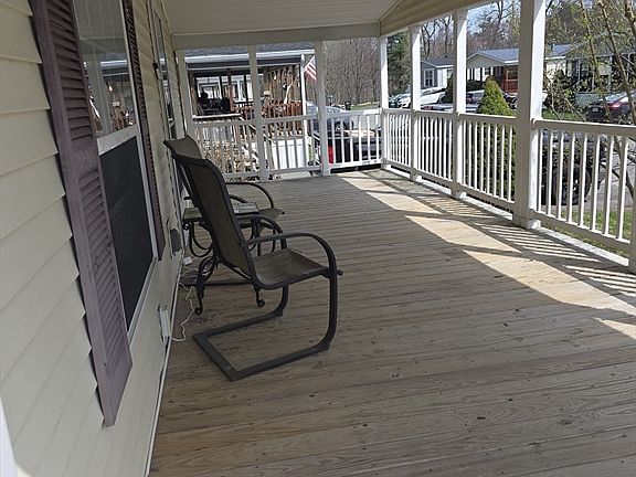 4th image of 14 Medallion Rd