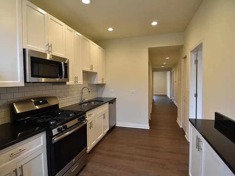 1906 W Montrose Ave #3 — Photo 12