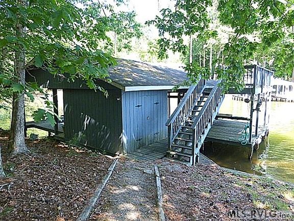 5th image of 147 Woodland Pl