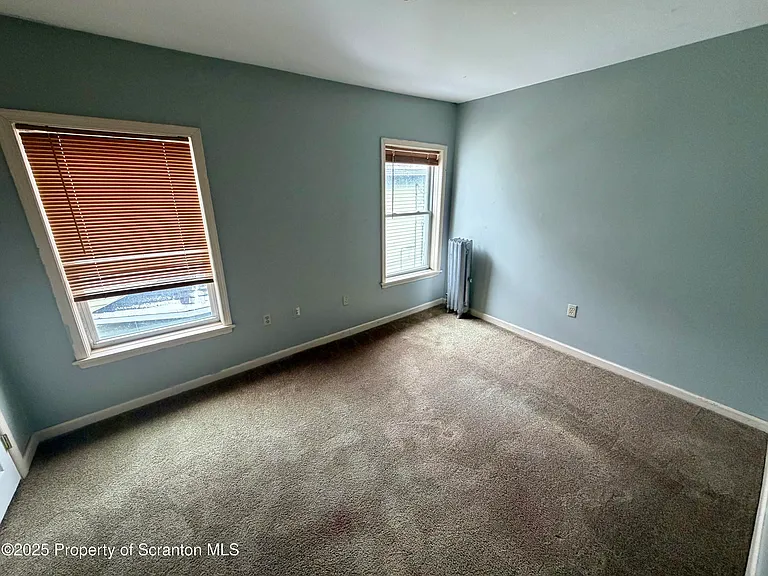 818 W Locust St — Photo 12