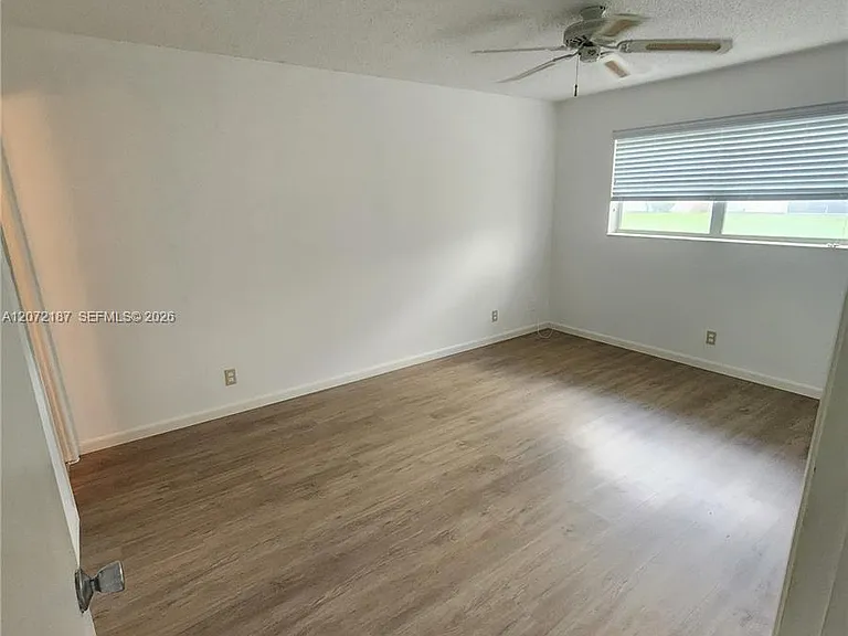 302 Lake Evelyn Dr #302 — Photo 12