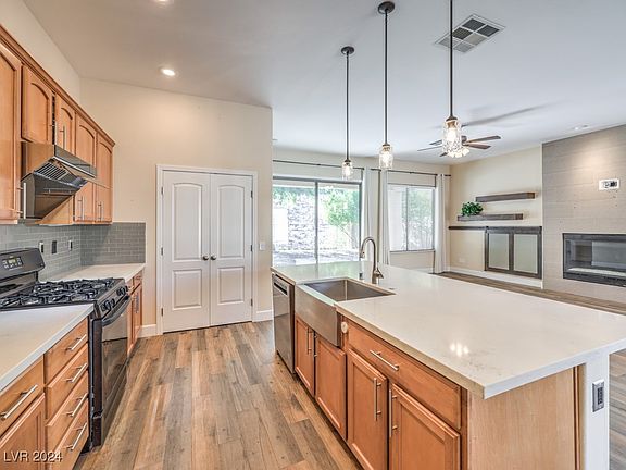 3rd image of 35 Gladewater Dr