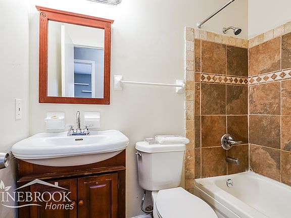 4th image of 6404 Pinebrook Dr