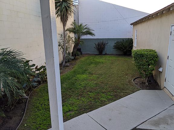 Small shared side yard.