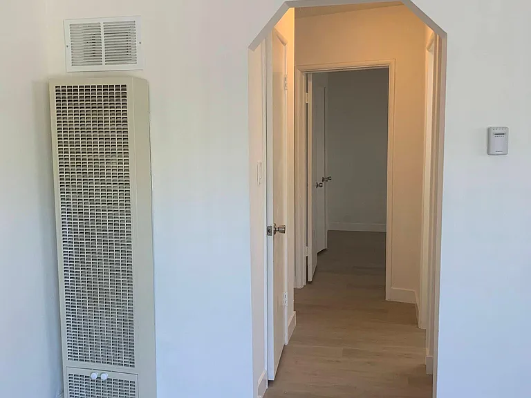 4 1241south Bundy Dr #4 — Photo 34