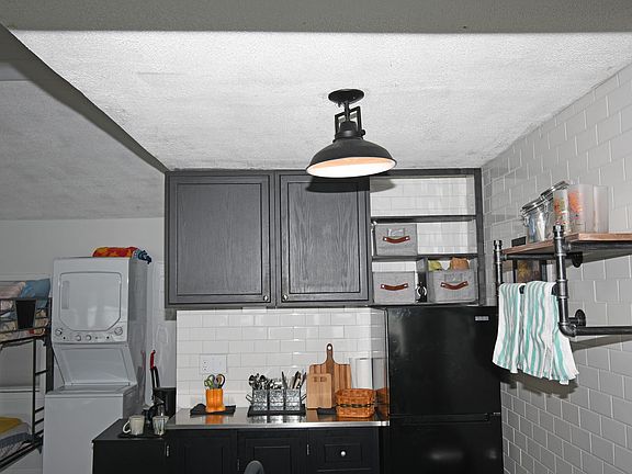 4th image of 2855 Island Lake Dr