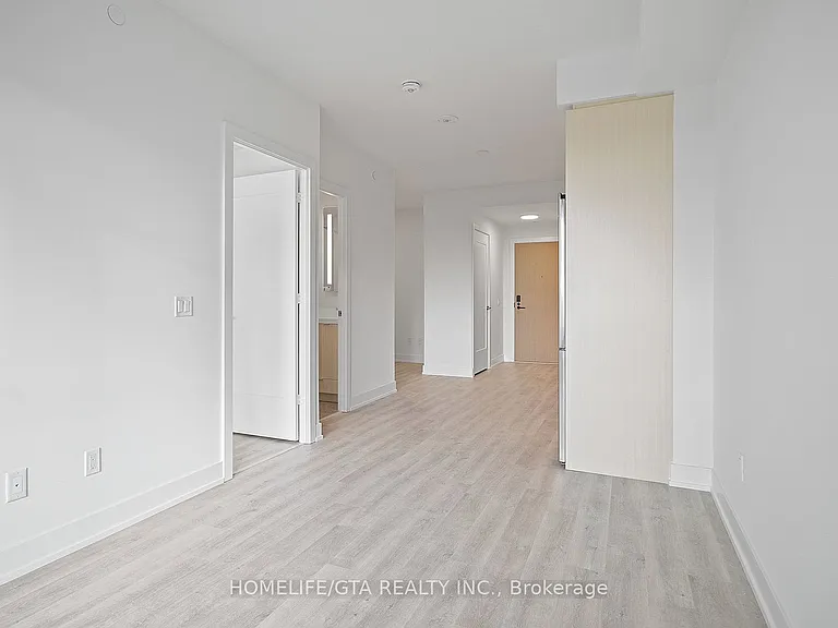 60 Central Park Dr #908 — Photo 13