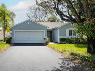 14633 SW 142nd Place Cir, Miami, FL 33186