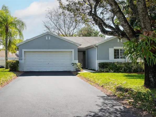 14633 SW 142nd Place Cir, Miami, FL 33186