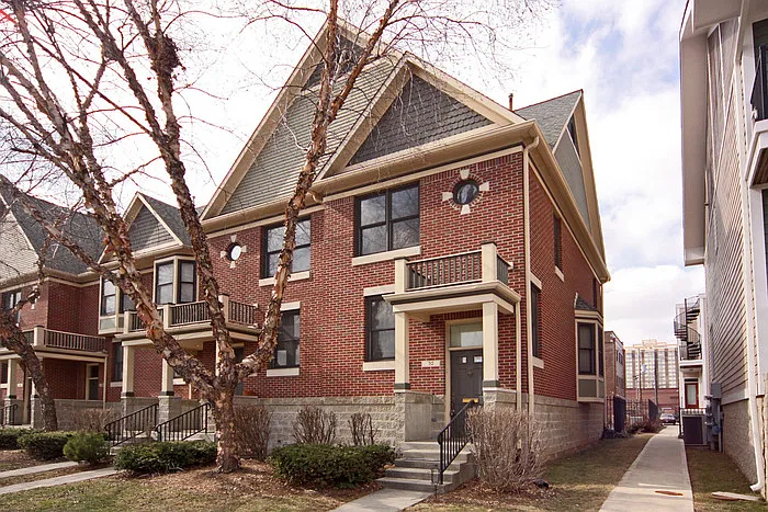 712 N East St