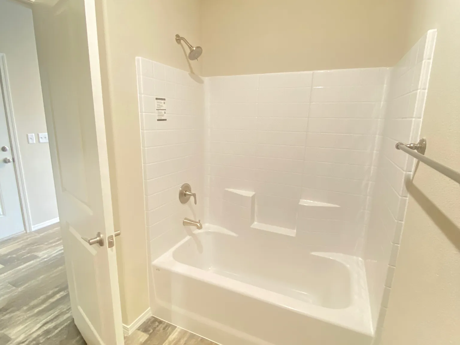1 bed, 900 sqft, $1,450 — Photo 3