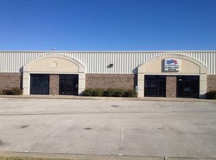 2810 N Eastgate Ave, Springfield, MO 65803