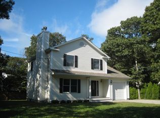 6 Elm St, Hampton Bays, NY 11946