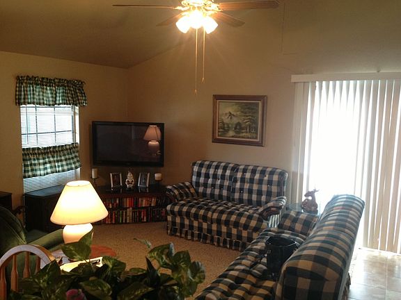 2nd image of 402 Vincent St