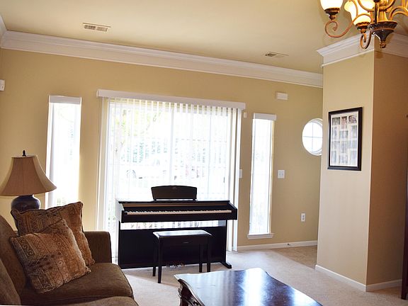 5th image of 8490 Heywood Cir
