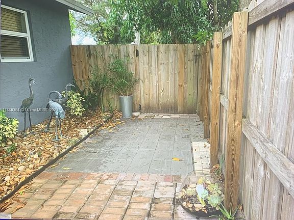 4th image of 1532 NE 34th St