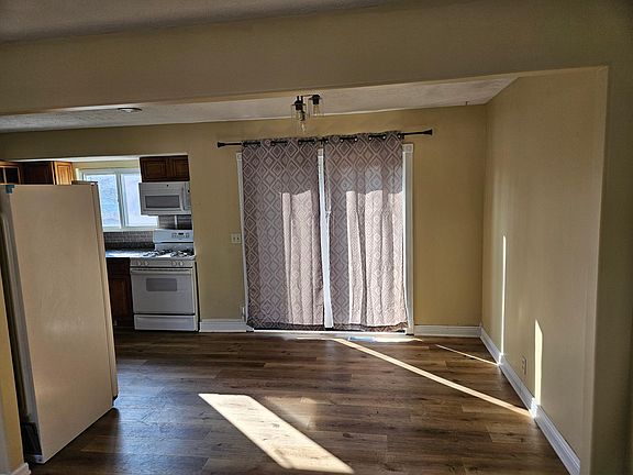 5th image of 12907 Josephine St