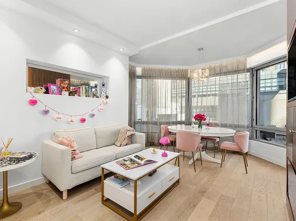 301 W 57th St APT 7A, New York, NY 10019