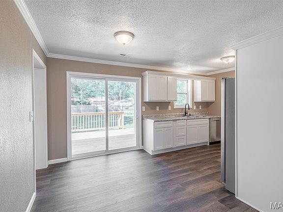 5th image of 155 Hampton Ct