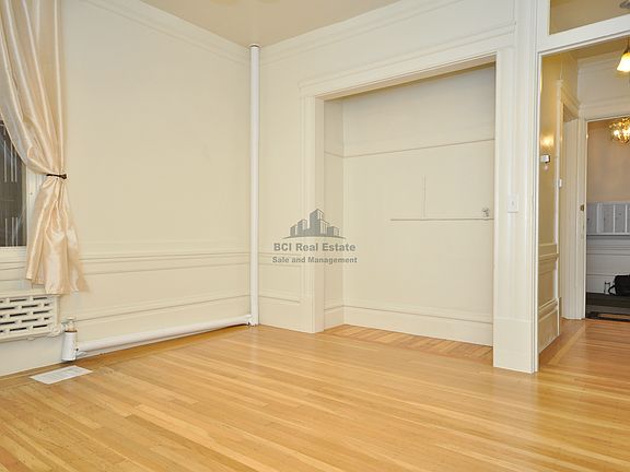 4th image of 952 Powell St APT 12