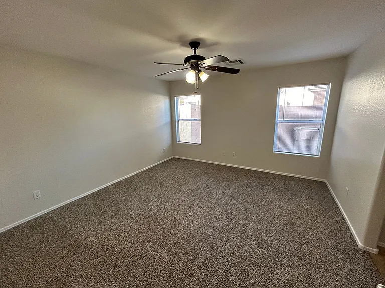664 S 222nd Ln — Photo 5