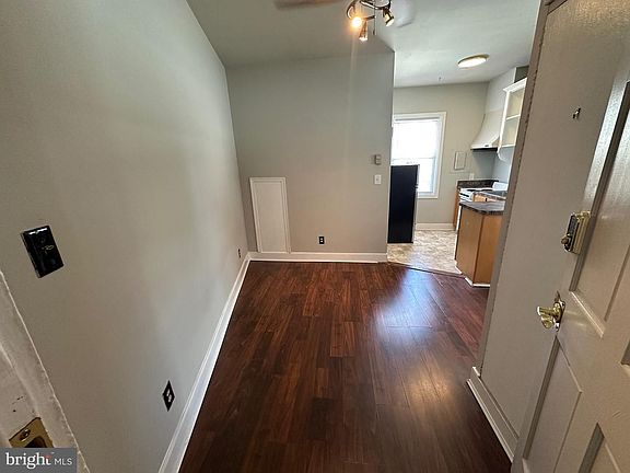 4th image of 822 Caroline St APT 3