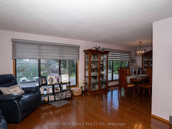 5th image of 224 London Dr