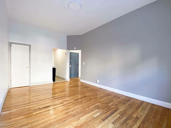 3rd image of 43 W 68th St #4BL