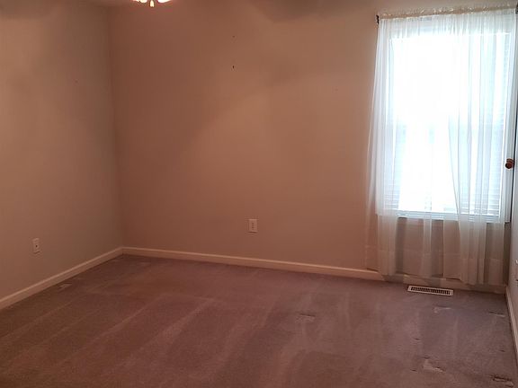 5th image of 155 Stanley Dr