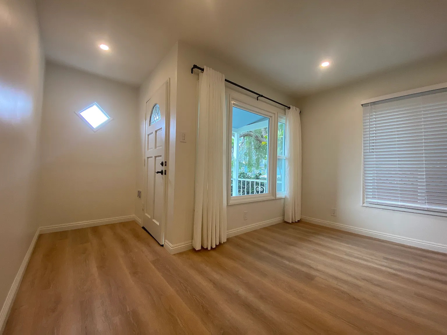 2 bed, 912 sqft, $2,850 — Photo 3